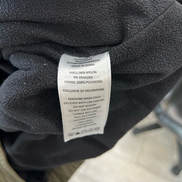 Eddie Bauer Green Cargo Pants Relaxed Fit knit lined - Picture 4 of 4